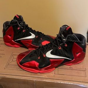 Nike LeBron 11